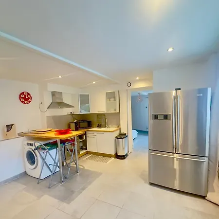 דירה Charming One Bed