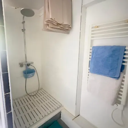 Charming One Bed דירה *